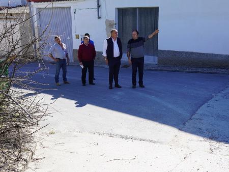 Imagen Miguel Ángel de Vicente visita tres de los 138 pueblos beneficiarios del plan de mejora de caminos