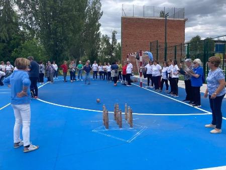 Imagen La segunda jornada de Juegos Autóctonos del Torneo Interpueblos de la Diputación congrega en Sanchonuño a dos centenares de participantes de catorce localidades